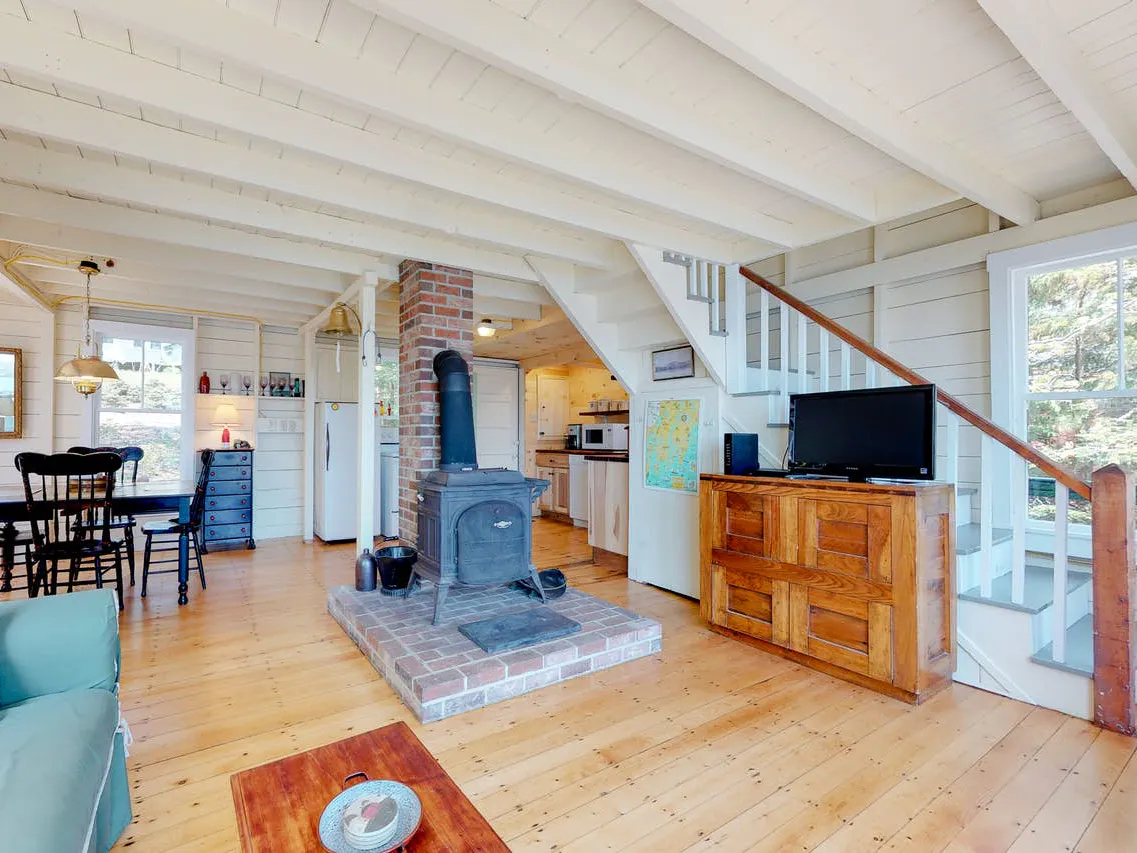 Off-Grid Penthouse Vacation Rental With Fireplace photo